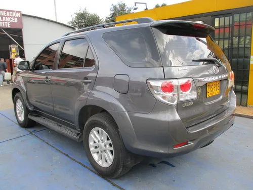 Toyota Fortuner Sr5 4x2 2700cc Mt Aa