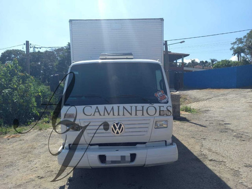Imagem 2 de 13 de Vw 8120 2001 4x2 Baú 6,50 Mts