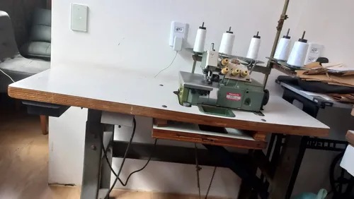 Máquina De Costura Interlock 5 Fios Yamato 127v/220v