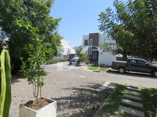 Casa En Venta De 3 Dorm. En Colina Chicureo Chamisero