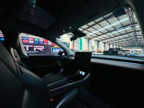 Tesla Model Y Manejo Autonomo 2020