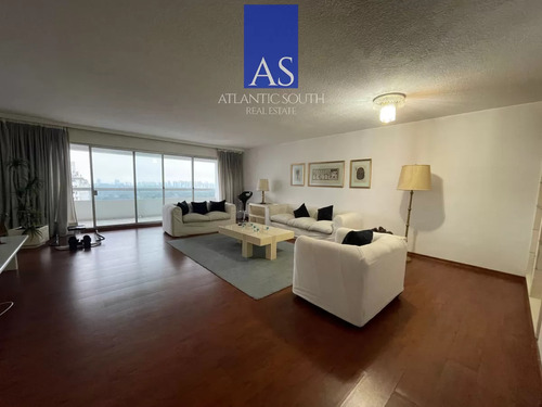 Apartamento 3 Dormitorios De Grandes Dimensiones Semi-reciclado En Punta Del Este 