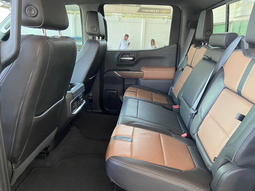 Imagen 7 de 11 de Chevrolet Cheyenne 2019 6.2 V8 Doble Cabina High Country 4x4