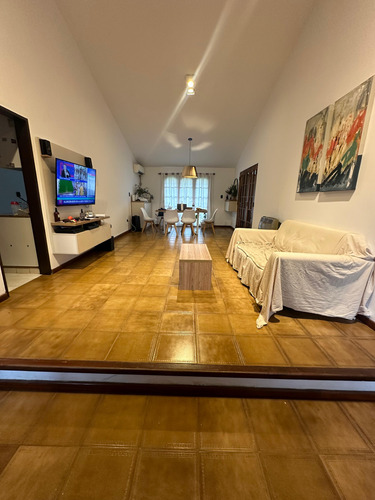 Casa Venta Arguello Amplia 3 Dormitorios Patio Enorme Pileta