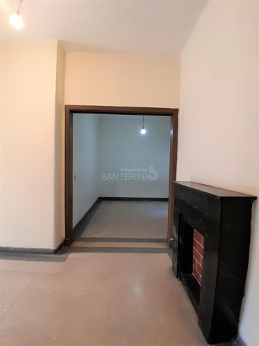 Venta De Casa 2 Dormitorios Centro, Yaguaron Y Mercedes., Ph, P. Baja C/patio