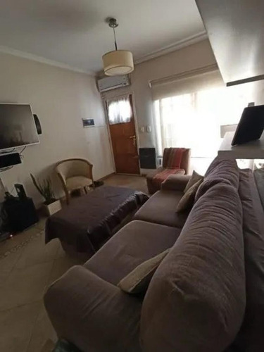 Lindo Triplex Al Frente Con Cochera Y Fondo