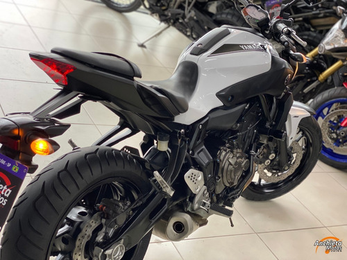 Imagem 8 de 10 de Yamaha Mt 07