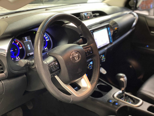 Toyota Hilux 2.8 Cd Srx 177cv 4x4 At 2017