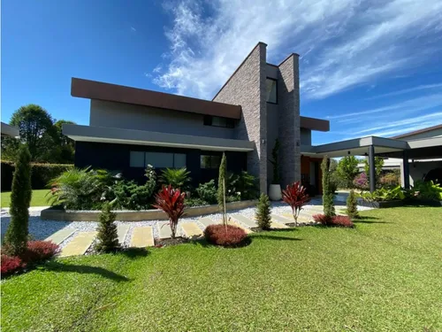 Hermosa Casa Para La Venta En Llanogrande