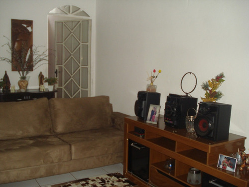 Imagem 8 de 14 de Casa 03 Quartos Bairro Horto