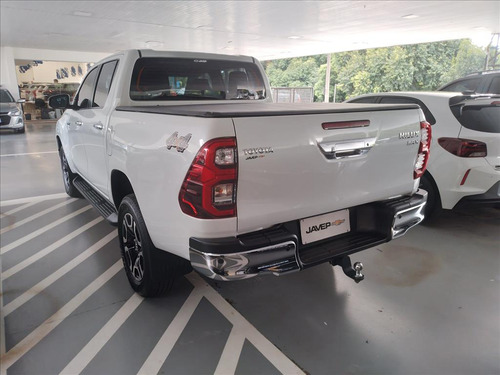 Toyota Hilux 2.8 D-4D TURBO DIESEL CD SRX 4X4 AUTOMÁTICO