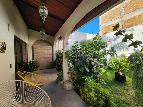 Casa En Venta En Col. Gabriel Tepepa Con Departamento Y Roof Garden