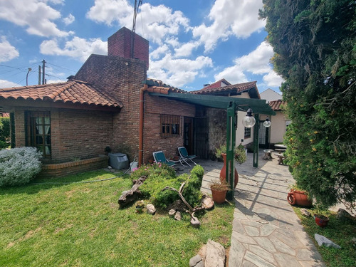 Casa En Venta 4 Amb Con Jardín Y Pileta. Padua