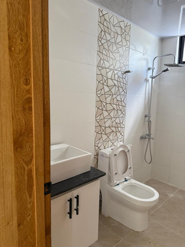 Apartamento En Venta - Los Rieles, Gurabo | $178,000 Usd ¡tu Nuevo Hogar Te Espera En Una De Las Zonas Más Tranquilas Y Convenientes De Gurabo! Este Hermoso Apartamento De 3 Habitaciones Y 2 Baños C