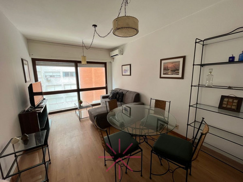 Imagen 1 de 13 de Venta Apartamento 2 Dormitorios Edificio Islamar. Playa Brava - Punta Del Este