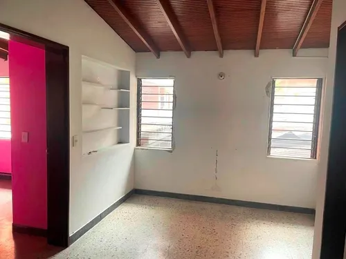 Casa En Venta En Laureles. Cod V10342