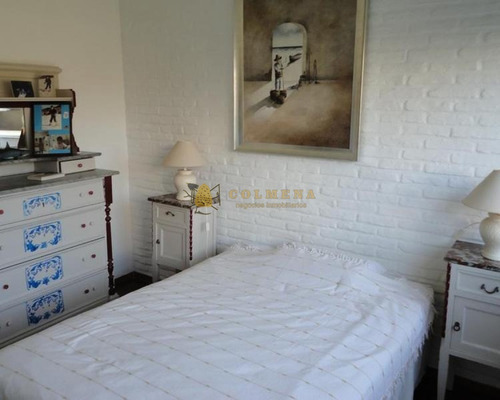 Venta Y Alquiler Temporario De Gran Casa En Pinares A Una Cuadra De La Playa- Ref: 4176