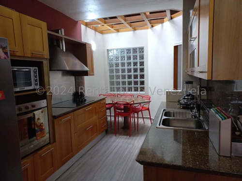 Estupendo Townhouse En La Trinidad 25-1356