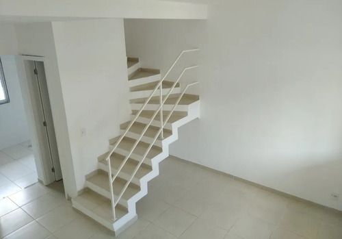 Alugo Ótima Casa Duplex Em Condominio Fechado, Local Seguro, Ar Puro E Clima Agradavel, 2 Qtos, 2 Banheiros
