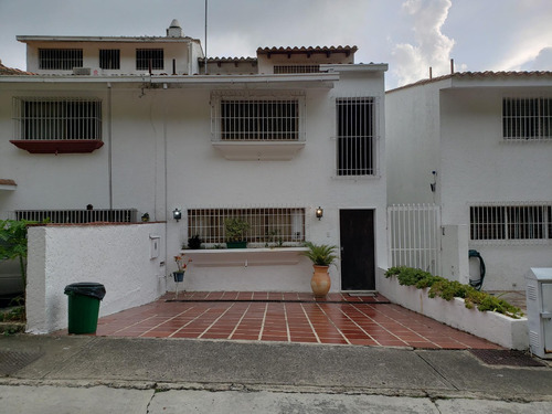 Los Naranjos Del Cafetal Hermosa Vista Calle Cerrada Vigilancia 7h/5b/4 Puestos Maletero Anexo Independiente 60mts Con Cocina/2h/1 Baño Terraza Parrillera