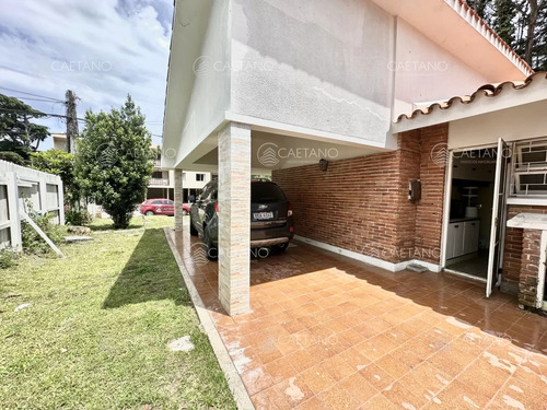 Venta Casa 3 Dormitorios + Servicio. Playa Mansa, Punta Del Este.