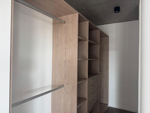 Departamento 2 Ambientes Amplios Con Posibilidad De División Piso Alto En Quartier Del Bajo