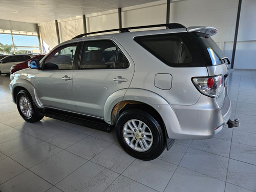 Toyota Hilux SW4 3.0 SRV 4X4 7 LUGARES 16V TURBO INTERCOOLER DIESEL 4P AUTOMÁTICO