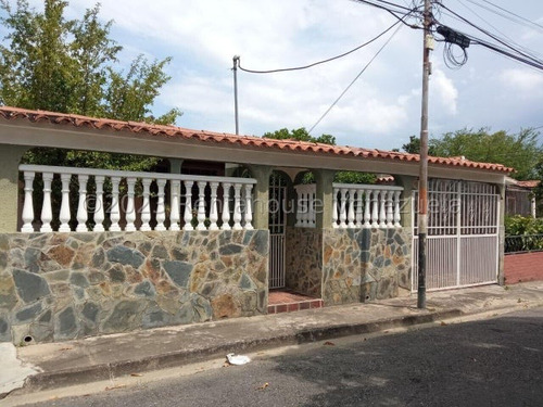 Amplia Casa En Venta En Ciudad Alianza, Guacara. 24-9864