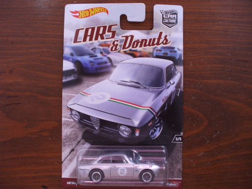 Hot Wheels Car Culture Cars & Donuts 3/5 Alfa Romeo Giulia