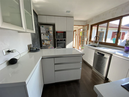 Casa En Venta De 3d, Gran Jardín Y Piscina En Providencia