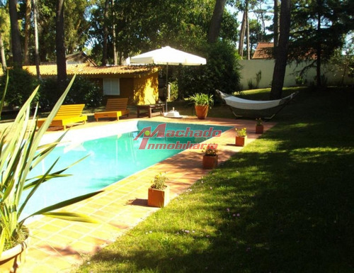 Casa De Cuatro Dormitorios Con Piscina - San Rafael- Ref: 5524