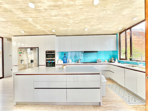 Gran Y Sólida Casa En Venta Con Privilegiada Vista, Zapallar