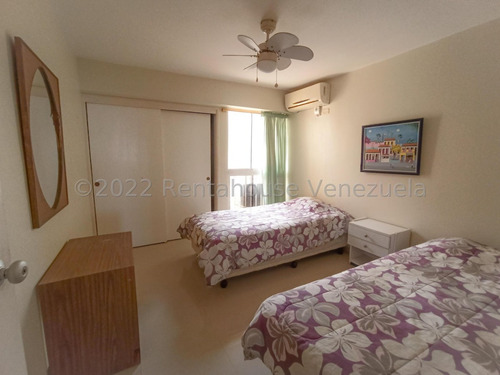 Apartamento En Venta Macuto #23-10062 Johana Blanco