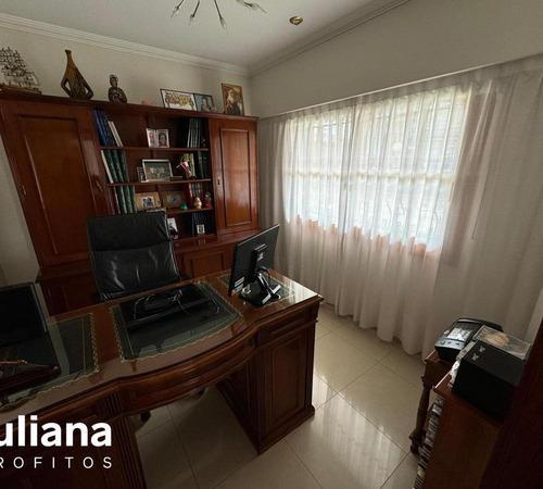 Casa Impontente Seis Ambientes Con Pileta - Quilmes
