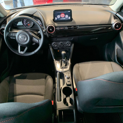 Imagen 2 de 14 de Mazda 2 Sport Carbon Edition Cuarzo Platino