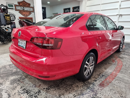 Imagen 3 de 14 de Volkswagen Jetta 2016 2.5 Trendline At