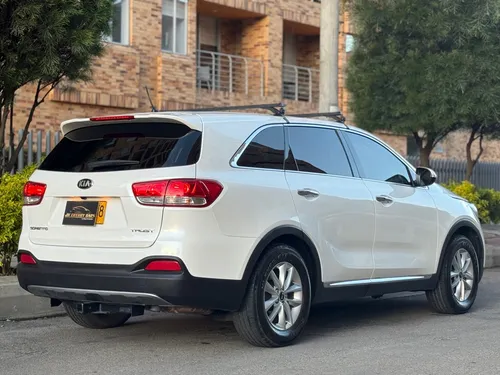 Kia Sorento Trust 2.400cc A/t 2ab Fe 7 Pasajeros 4x2 2016