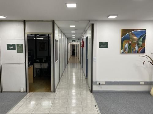 Edificio Institucional En El Centro De Morón