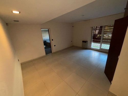 Casa De 3 Dormitorios En Alquiler En Urca - Terreno Doble