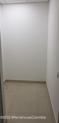 Imagen 8 de 14 de Vendo Comercial En Centro De La Moda C.m 22-2640