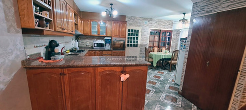 Imagen 4 de 21 de Venta De Hermoso Duplex De 4 Amb En San Justo.
