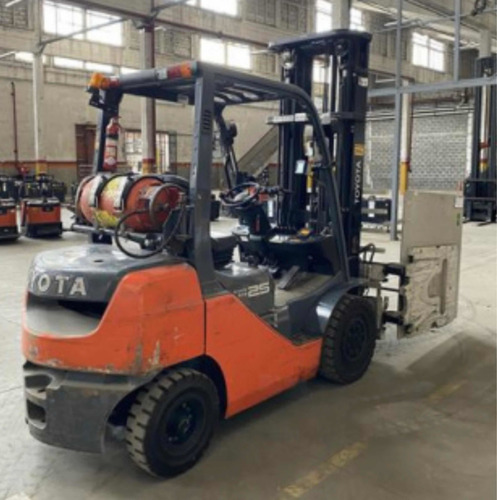 Imagen 11 de 25 de Autoelevador Toyota Fg25 Con Clamp Cascade 2012 Envio A Pais