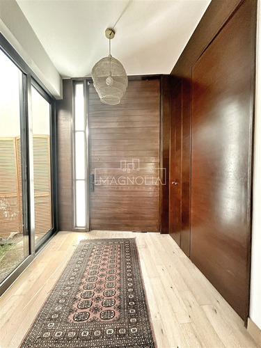 Casa En Arriendo De 4 Dorm. En Lo Barnechea