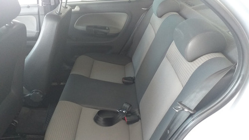Volkswagen Voyage 1.6 Comfortline 101cv 2010