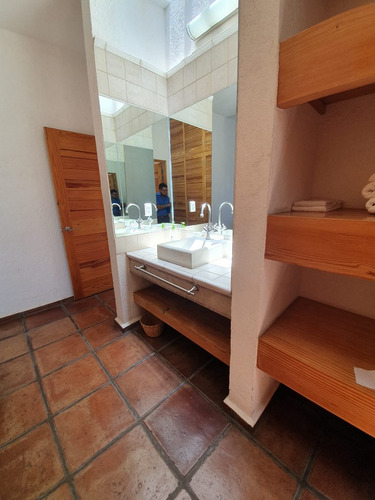 Venta Casa Las Lomas De Dimensiones Monumentales. Alberca Climatizada Y Jardín Plano Con Vistas Espectaculares Y Todos Los Servicios En Fracc Rancho San Diego Ixtapan De La Sal Edomex