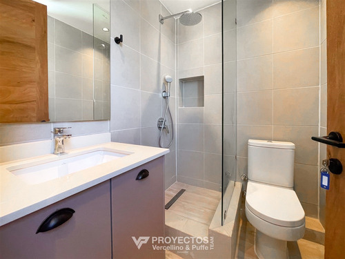 Moderna Y Espaciosa Casa Con Piscina, Jardín Y Quincho