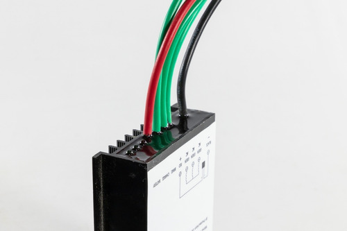 Imagen 3 de 3 de Regulador De Carga Externa Para Aerocargador 12v 24v 600w
