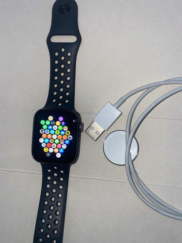 Apple Watch 44mm Series 4 Nike Lte (Usado)