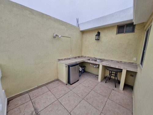 Casa En Esquina, Col Hacienda Los Ayala, Escobedo