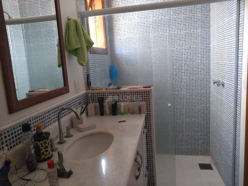 Imagem 12 de 14 de Casa Duplex Em Condomínio, Bem Localizada, Cômodos Amplos, Quintal, 04 Qts./04 Suítes, 338 M², R$ 1.400.000,00 - Itaipu - Niterói/rj - Ca20683
